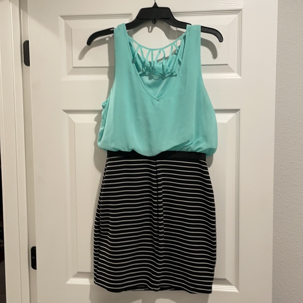 Dress - Picture 3 of 3